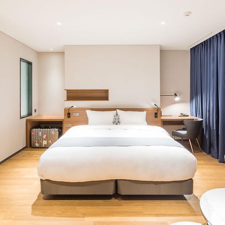 ไอบิส แอมบาสซาเดอร์ ซูวอน Hotel ภายนอก รูปภาพ