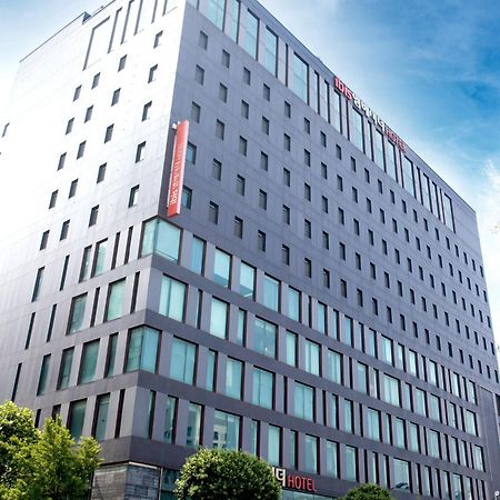 ไอบิส แอมบาสซาเดอร์ ซูวอน Hotel ภายนอก รูปภาพ