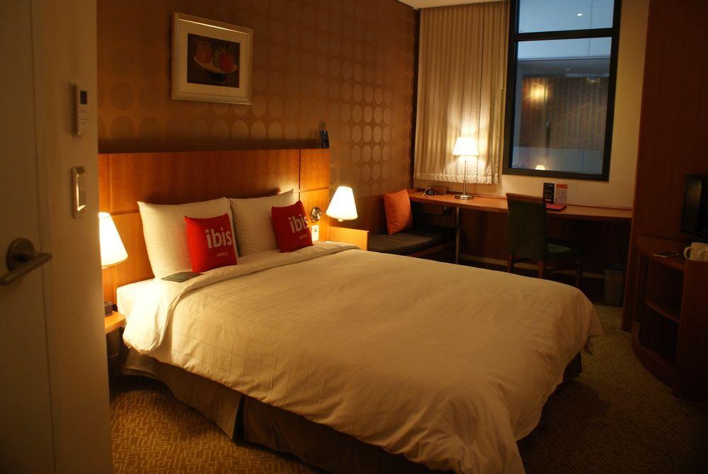 ไอบิส แอมบาสซาเดอร์ ซูวอน Hotel ภายนอก รูปภาพ