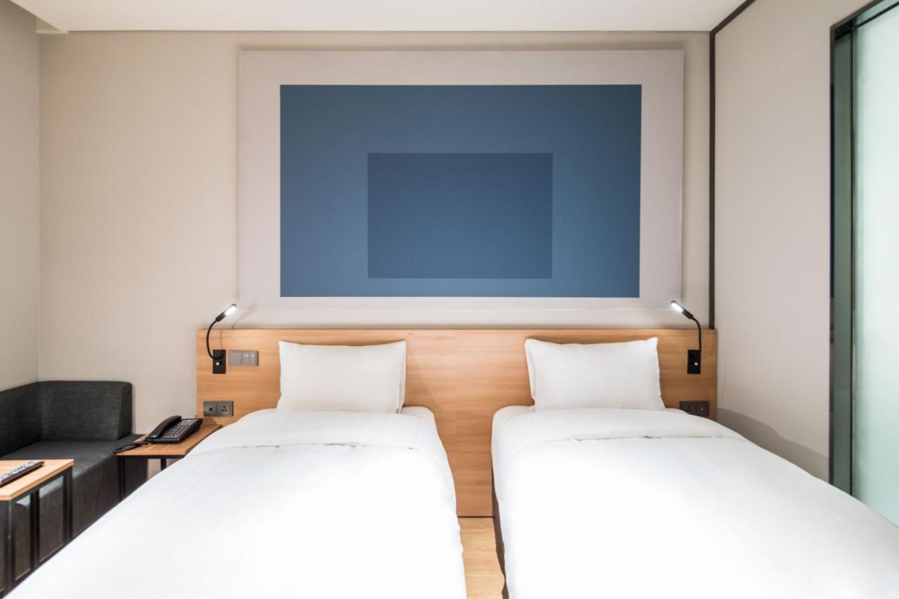 ไอบิส แอมบาสซาเดอร์ ซูวอน Hotel ภายนอก รูปภาพ