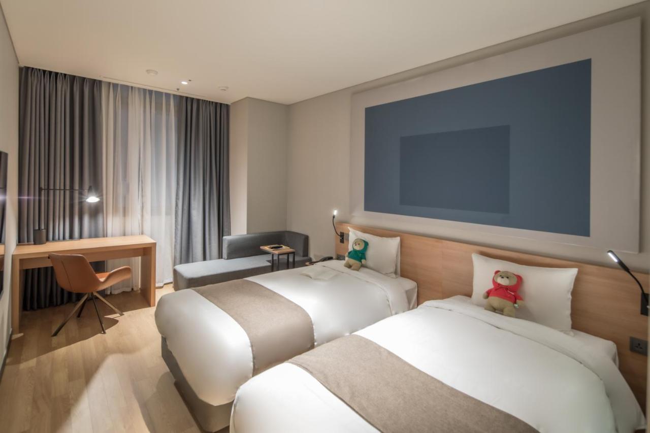 ไอบิส แอมบาสซาเดอร์ ซูวอน Hotel ภายนอก รูปภาพ