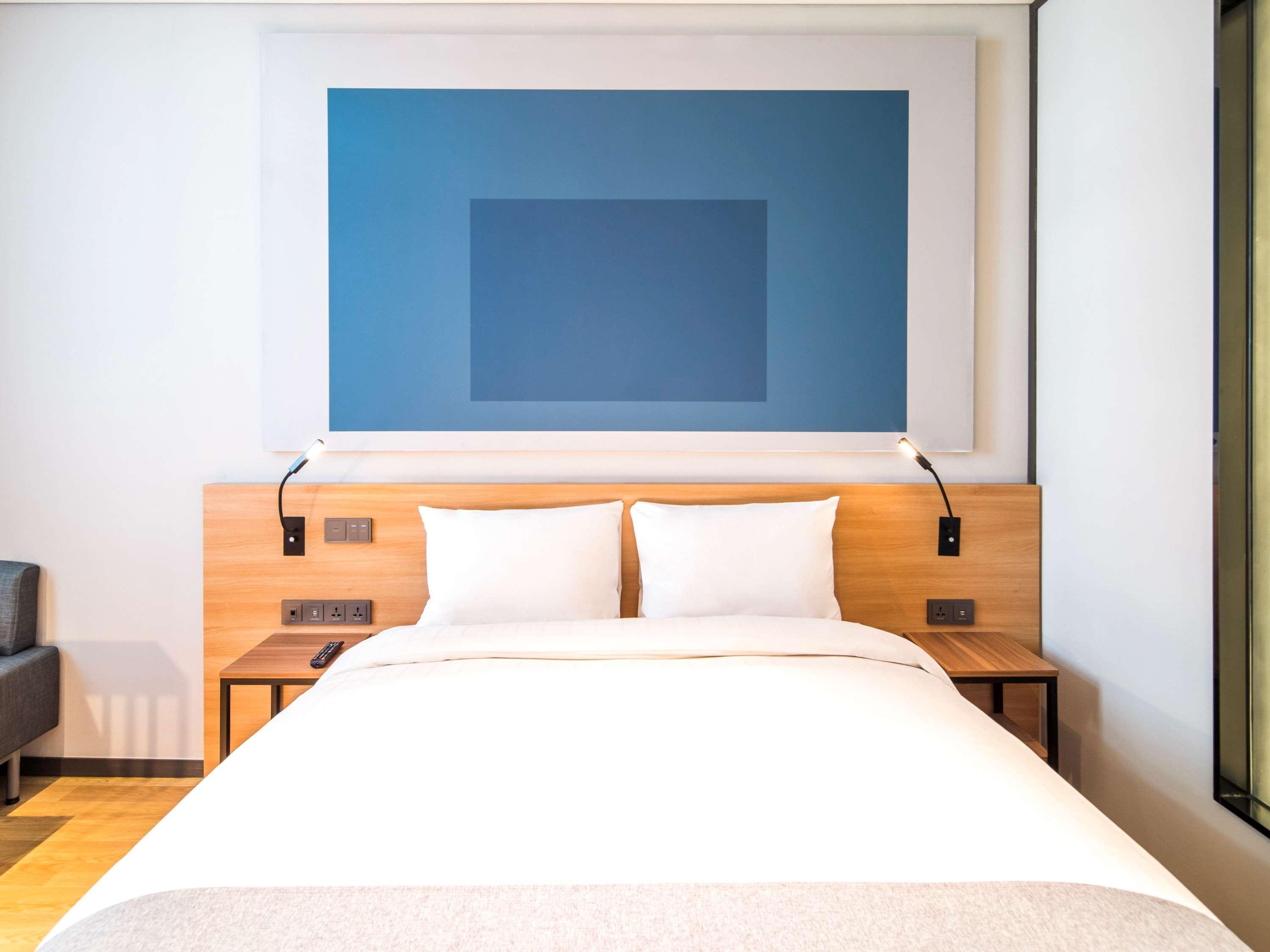 ไอบิส แอมบาสซาเดอร์ ซูวอน Hotel ภายนอก รูปภาพ