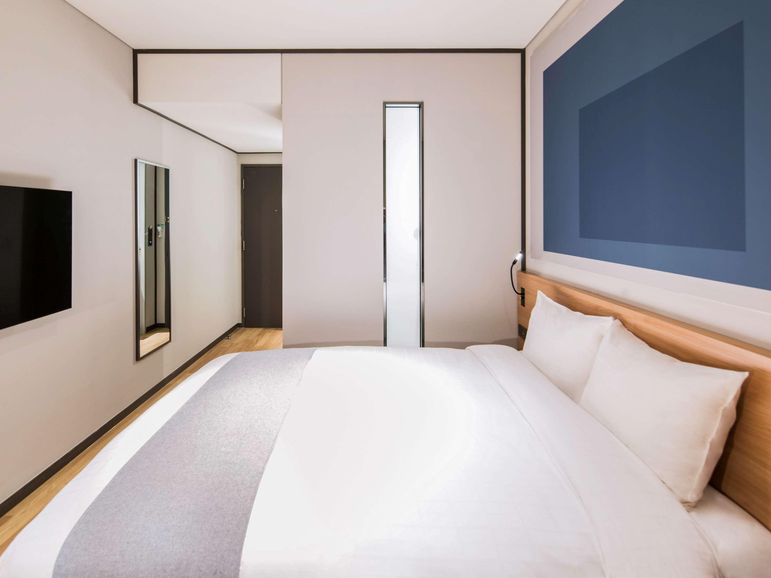 ไอบิส แอมบาสซาเดอร์ ซูวอน Hotel ภายนอก รูปภาพ