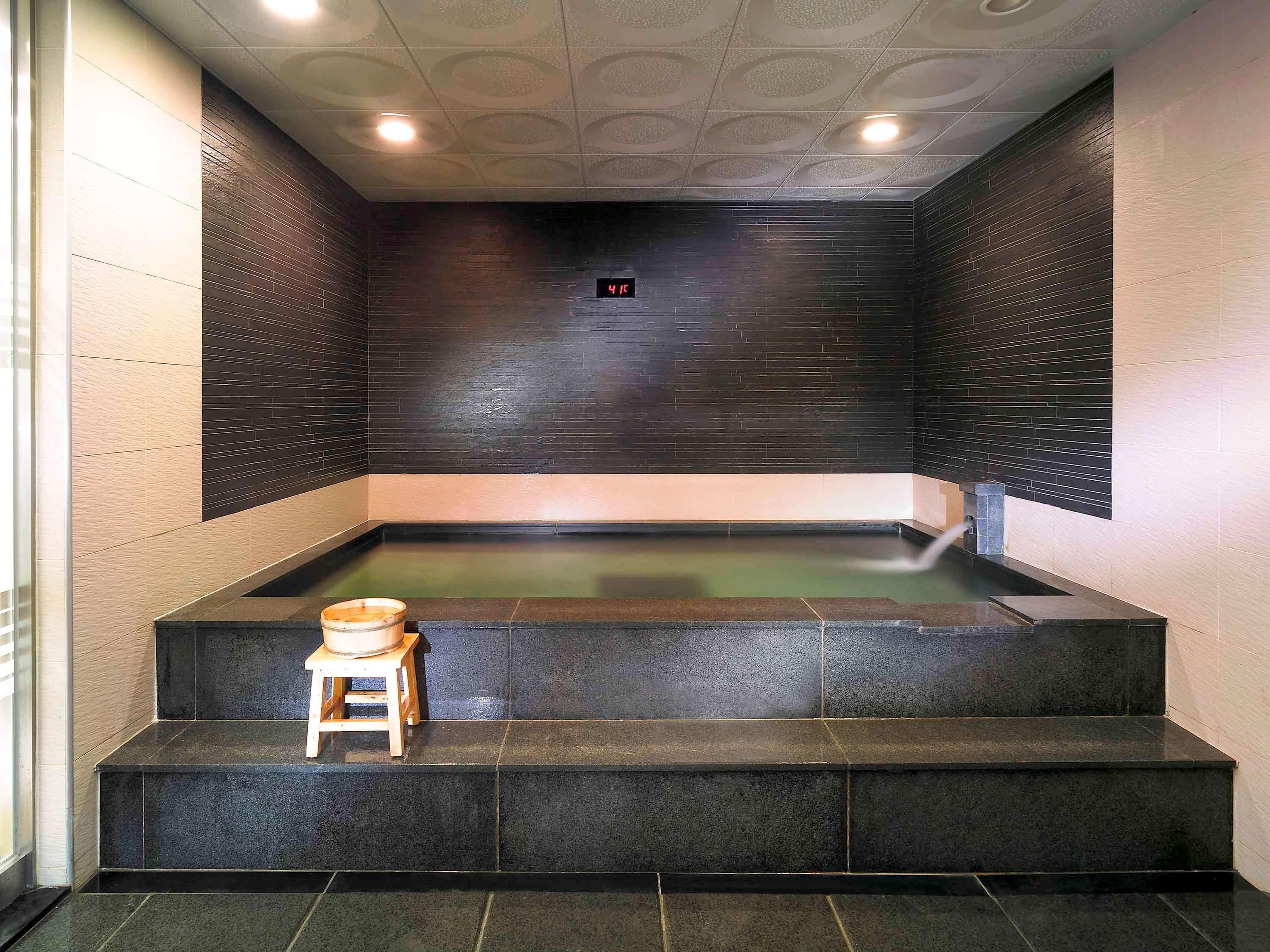 ไอบิส แอมบาสซาเดอร์ ซูวอน Hotel ภายนอก รูปภาพ