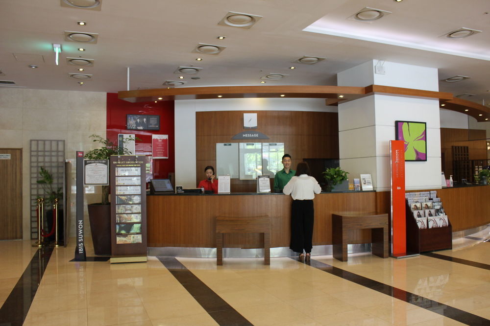 ไอบิส แอมบาสซาเดอร์ ซูวอน Hotel ภายนอก รูปภาพ