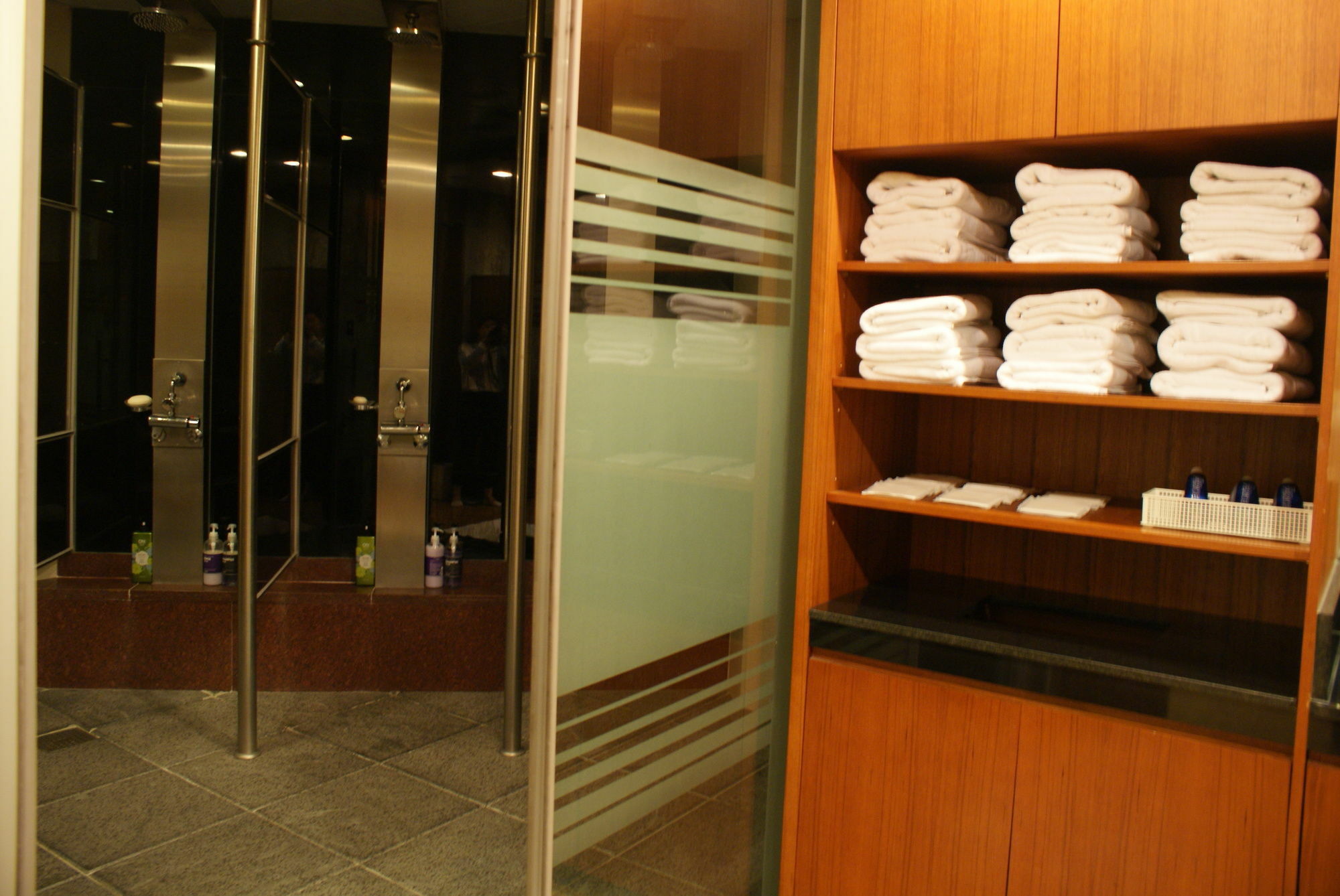 ไอบิส แอมบาสซาเดอร์ ซูวอน Hotel ภายนอก รูปภาพ