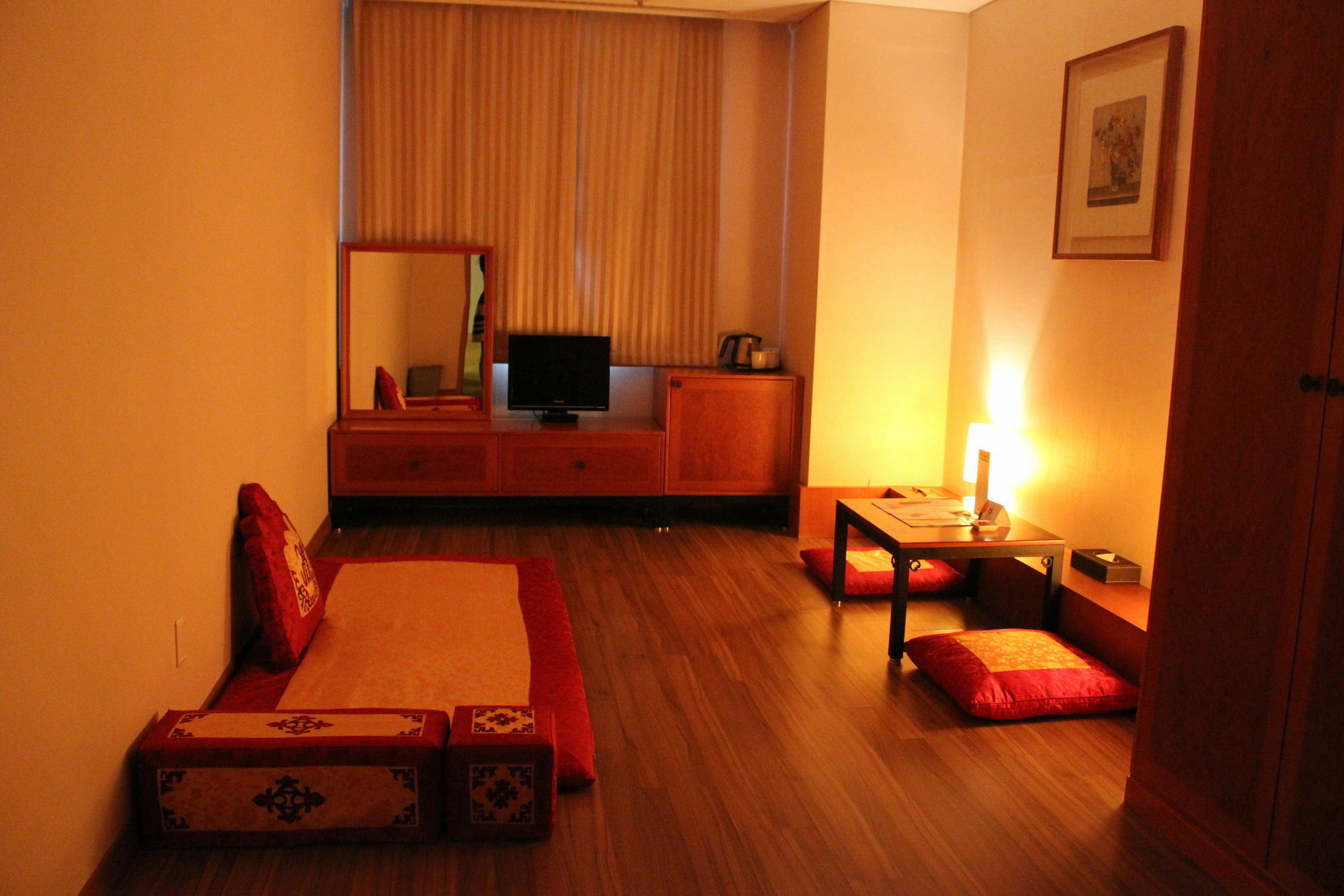 ไอบิส แอมบาสซาเดอร์ ซูวอน Hotel ภายนอก รูปภาพ